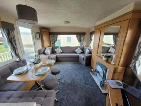 V13 - Golden Anchor, pet friendly, WiFi and close to the beach - Meadow Lakes Caravan & Lodge Hire